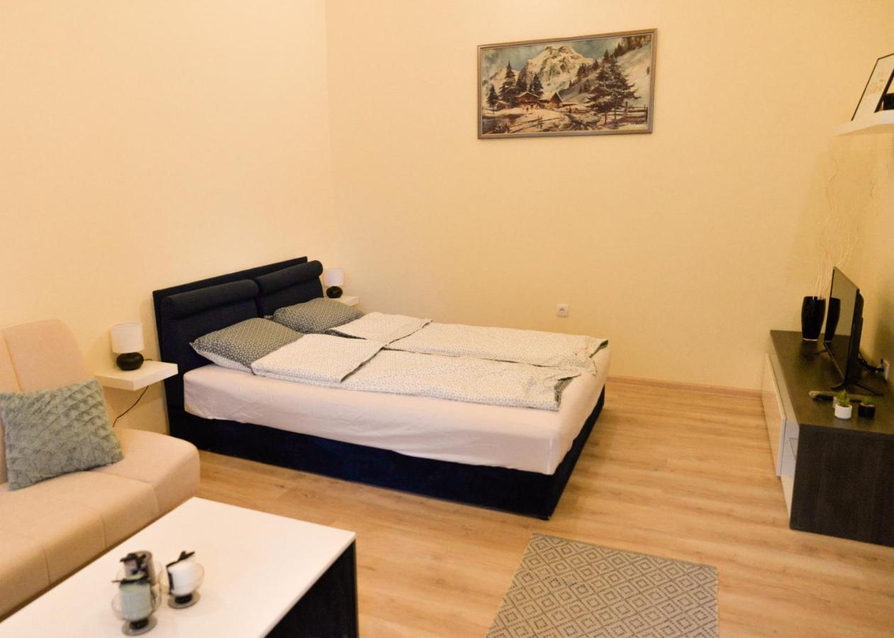 Centrum Apartment Senta Екстериор снимка