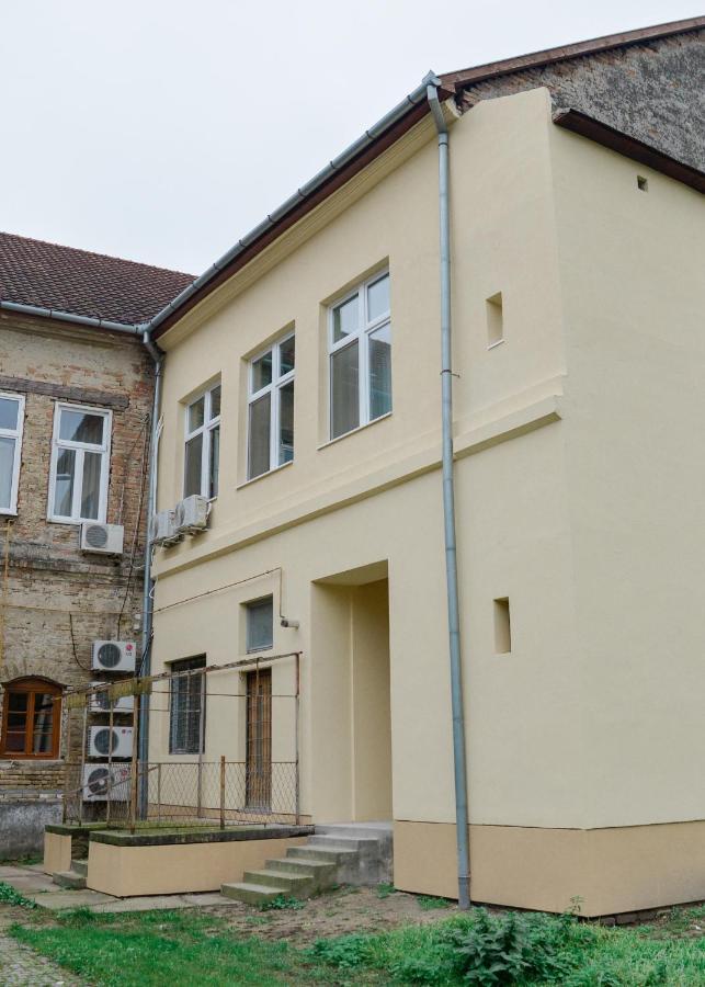 Centrum Apartment Senta Екстериор снимка
