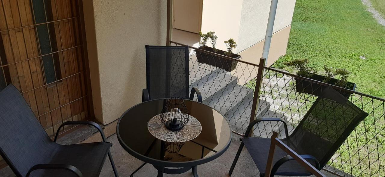 Centrum Apartment Senta Екстериор снимка